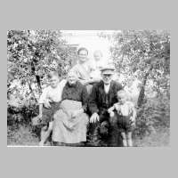116-0036 Anna Bessel mit den Soehnen Hans, Otto und Rudi und ihren Eltern Rudolf und Amalie Stadie .jpg